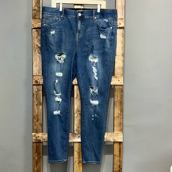 Torrid bombshell skinny distressed denim jeans. Size 20. EUC. - Picture 1 of 7